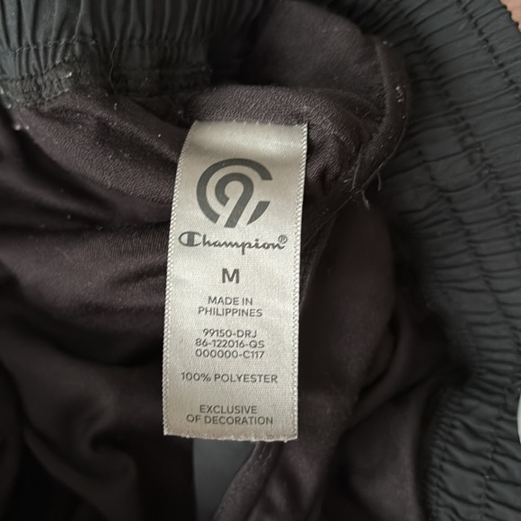 Medium Black Champion Shorts - Picture 5 of 5